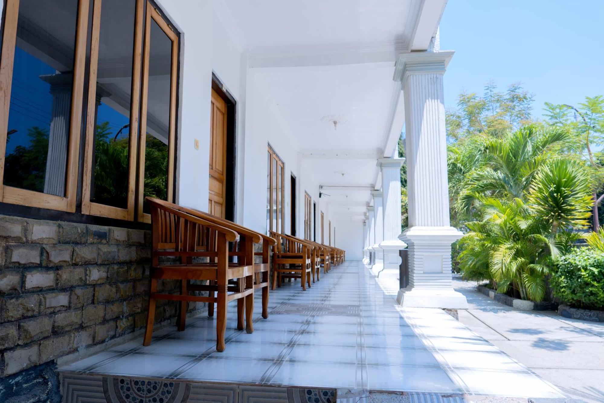 Hotel Green Prundi Лабуан-Бахо Экстерьер фото